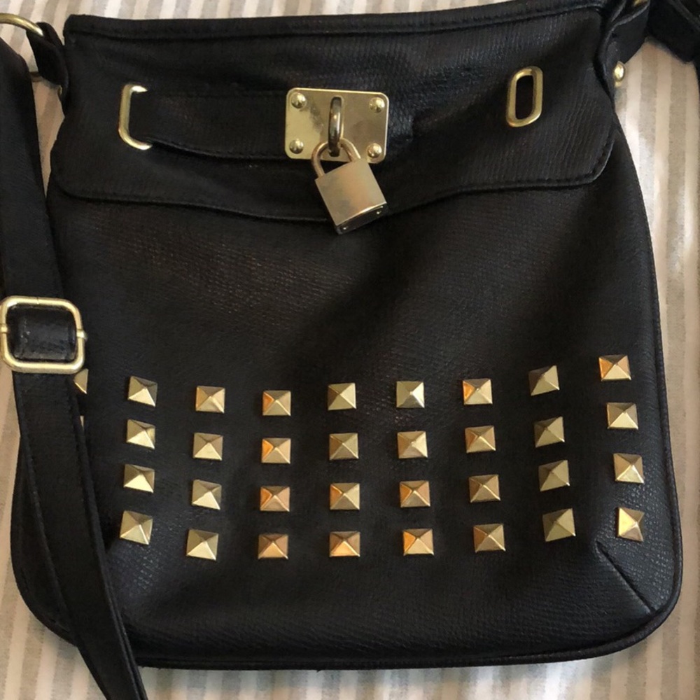 ✨🖤 Rue 21 faux black leather crossbody purse✨🖤